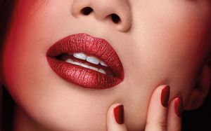 Pupa - RED POWER -  I`M DIVINE METAL EFFECT LIPSTICK - Червило с Металик Финиш.