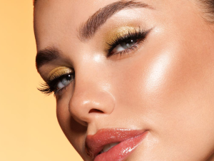 PUPA MILANO - SHINE BRIGHT SHIMMERING FLUID FACE HIGHLIGHTER / ХАЙЛАЙТЪР ФЛУИД. 30 ml