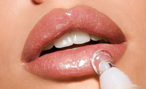 PUPA MILANO - SHINE BRIGHT SHIMMERING LIP GLOSS / ГЛАНЦ ЗА УСТНИ. 15 ml