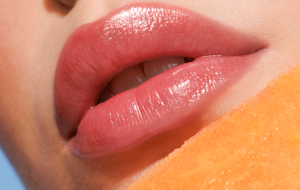 PUPA - PLEASURE LIP OIL STYLO / ХИДРАТИРАЩО МАСЛО ЗА УСТНИ. 6 цвята  2,5 g