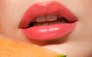 PUPA - PLEASURE LIP OIL STYLO / ХИДРАТИРАЩО МАСЛО ЗА УСТНИ. 6 цвята  2,5 g