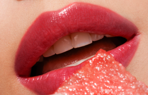 PUPA - PLEASURE LIP OIL STYLO / ХИДРАТИРАЩО МАСЛО ЗА УСТНИ. 6 цвята  2,5 g